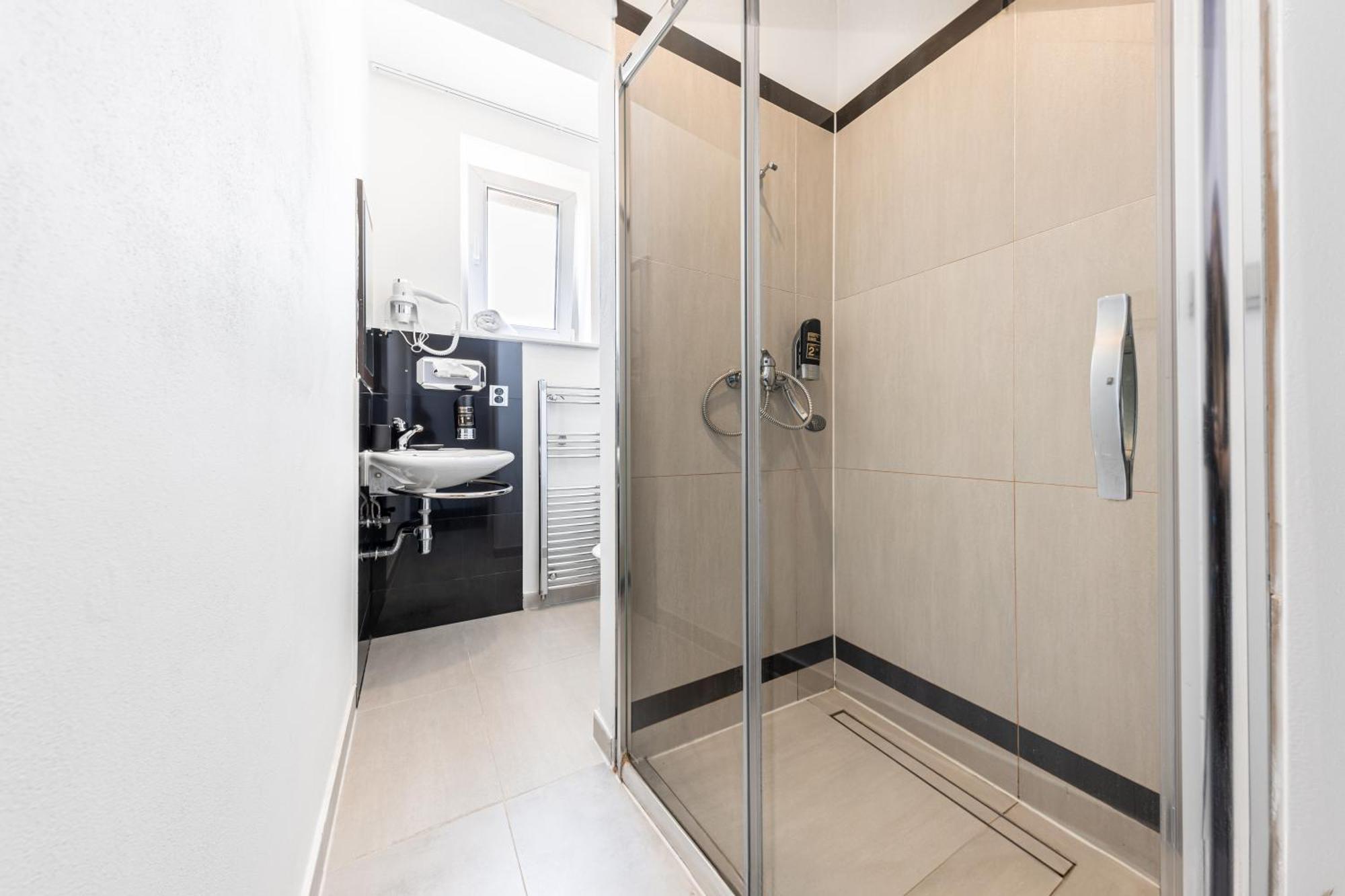 A1 Royal Plaza Hotell Prag Exteriör bild