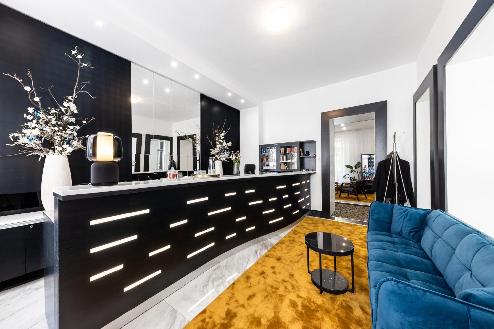 A1 Royal Plaza Hotell Prag Exteriör bild