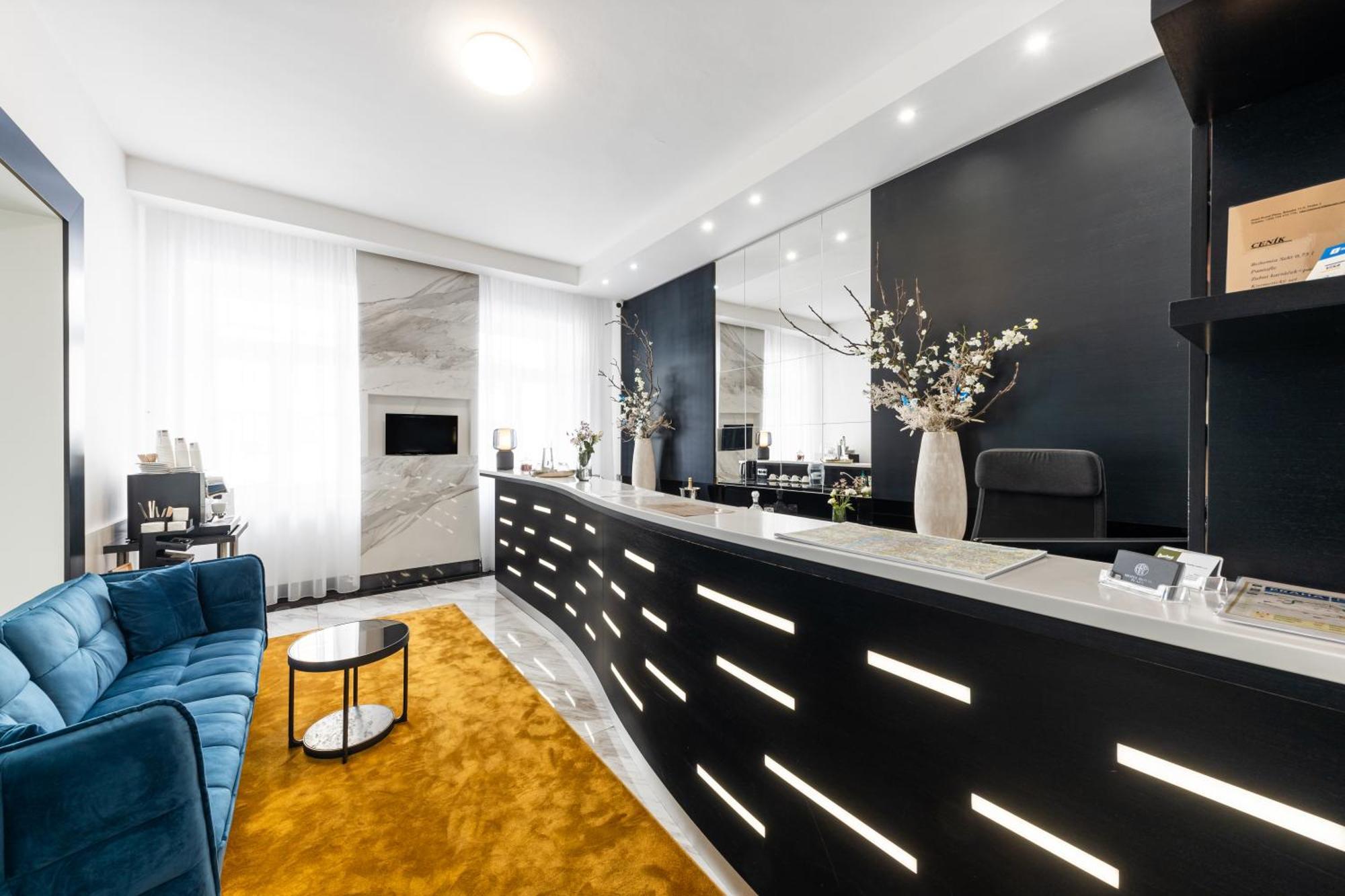 A1 Royal Plaza Hotell Prag Exteriör bild